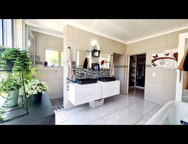 4 BEDROOM FREEHOLD FOR SALE IN SABLE HILLS